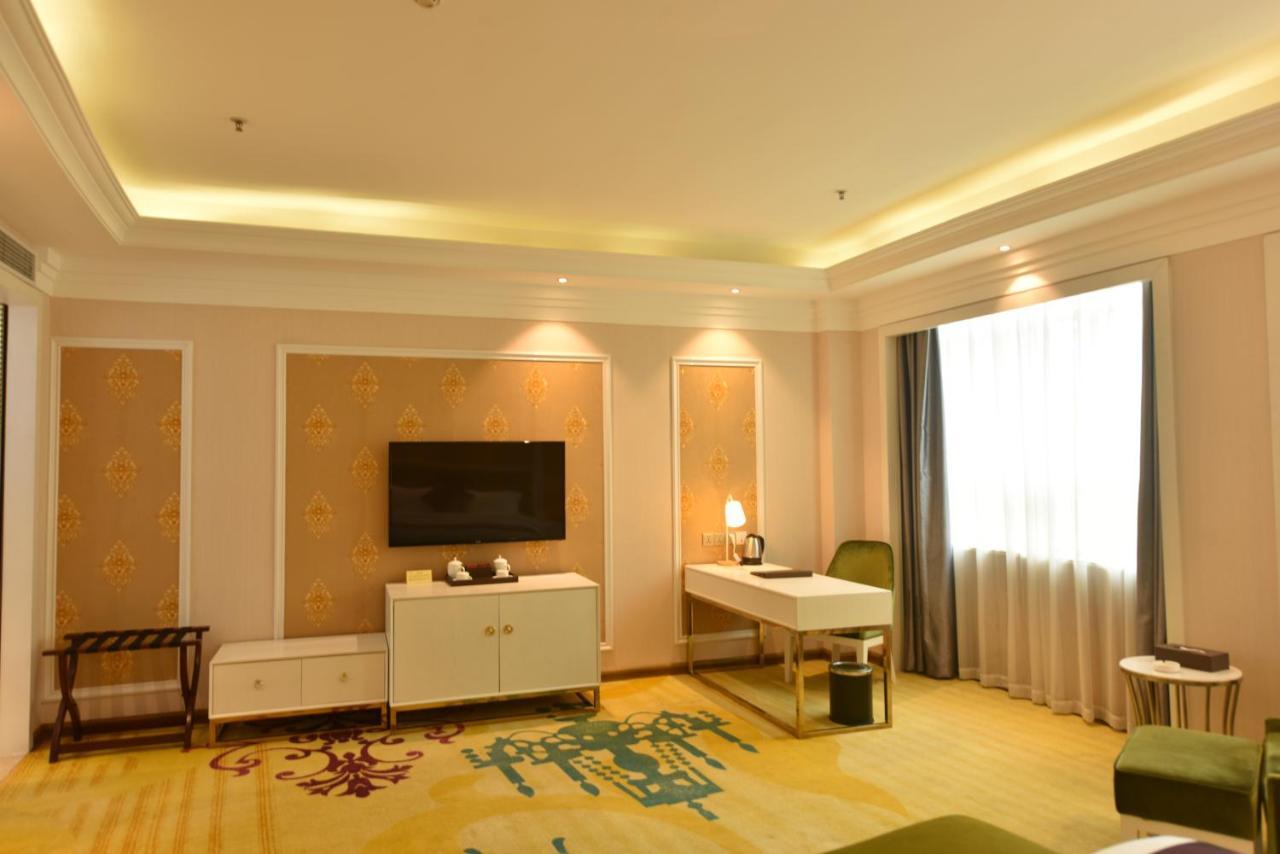 Hong Van Grand Hotel Mong Cai Exterior photo