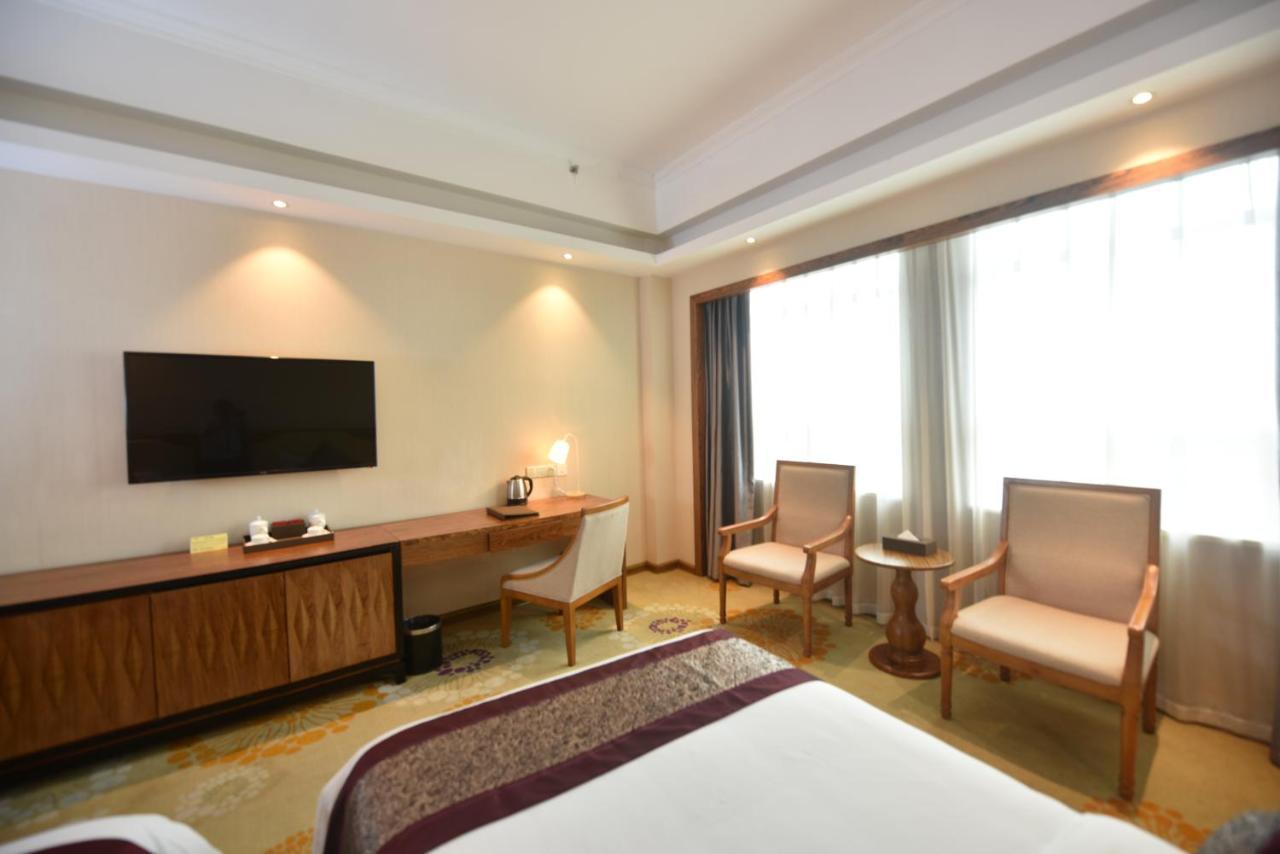 Hong Van Grand Hotel Mong Cai Exterior photo