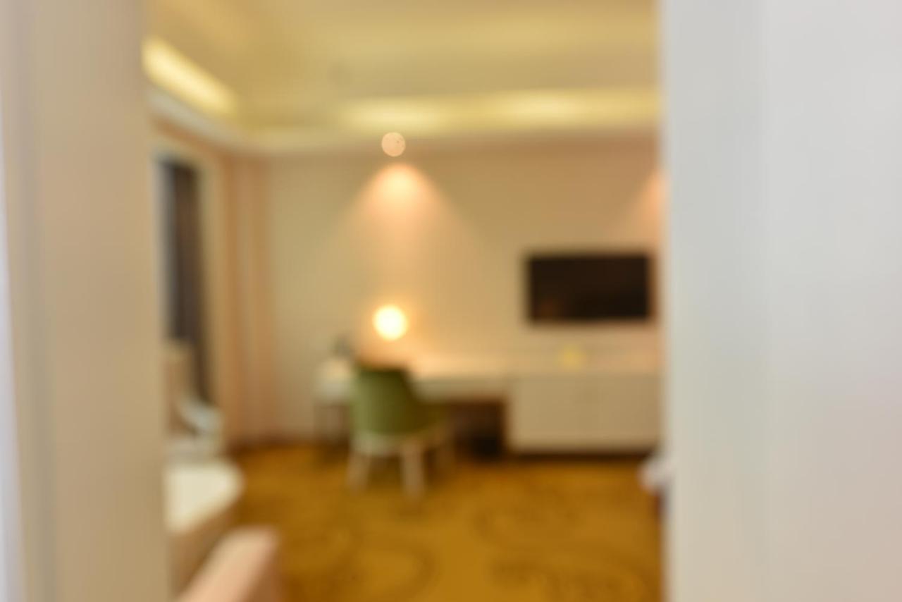 Hong Van Grand Hotel Mong Cai Exterior photo